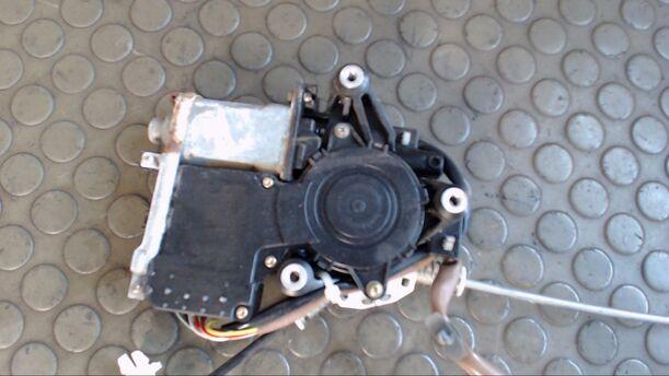 Foto: FENSTERHEBER ELEKTRISCH HINTEN LINKS eines Mitsubishi Galant 2500 V6-24