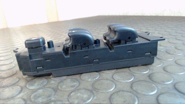 Foto: FENSTERHEBERSCHALTER eines Mitsubishi Galant 2500 V6-24