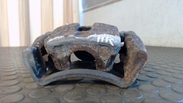 Foto: BREMSSATTEL HINTEN RECHTS eines Mitsubishi Galant 2500 V6-24