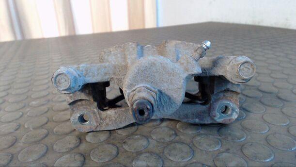 Foto: BREMSSATTEL HINTEN RECHTS eines Mitsubishi Galant 2500 V6-24