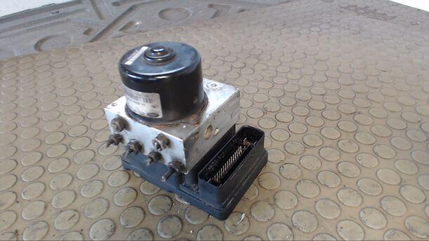Foto: HAUPTBREMSAGGREGAT ABS eines Ford Focus Ambiente