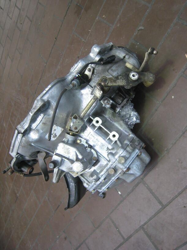 Foto: SCHALTGETRIEBE 5-GANG eines Daewoo Nexia 1.5 GL