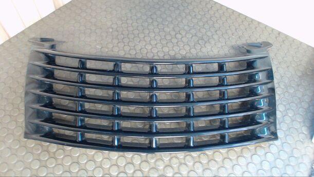 Foto: KÜHLERGRILL eines Chrysler PT Cruiser 2.0