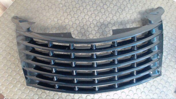 Foto: KÜHLERGRILL eines Chrysler PT Cruiser 2.0
