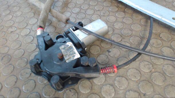 Foto: FENSTERHEBER MIT MOTOR VORN RECHTS (2/3-TÜRER) eines Ford Fiesta 1.4