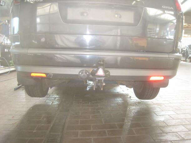 Foto: STOßSTANGE / STOSSFÄNGER HINTEN eines Ford Focus Turnier 2.0 TDCi DPF
