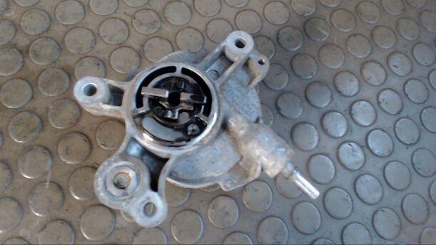Foto: VAKUUMPUMPE eines Ford Focus Turnier 2.0 TDCi DPF