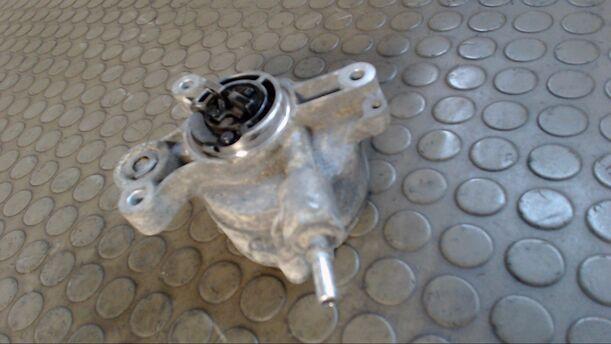 Foto: VAKUUMPUMPE eines Ford Focus Turnier 2.0 TDCi DPF