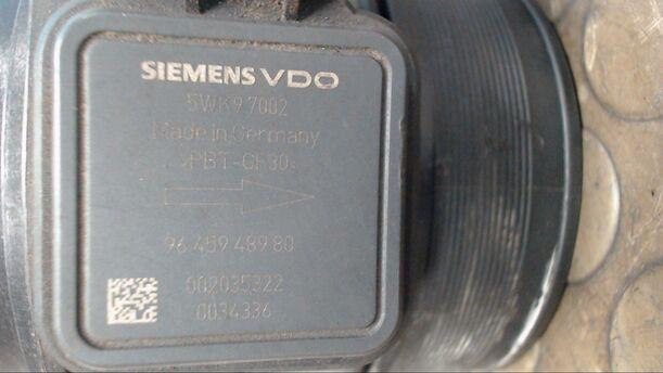 Foto: LUFTMASSENMESSER SIEMENS eines Ford Focus Turnier 2.0 TDCi DPF