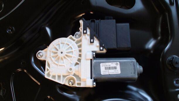 Foto: FENSTERHEBER HINTEN LINKS eines VW Passat Variant 2.0 TDI