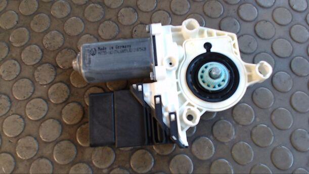 Foto: FENSTERHEBERMOTOR HINTEN RECHTS eines VW Passat Variant 2.0 TDI