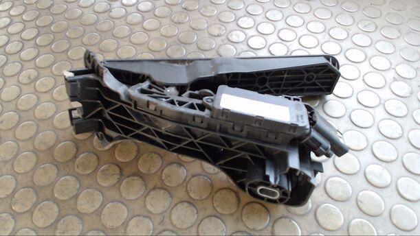 Foto: GASPEDAL eines VW Passat Variant 2.0 TDI