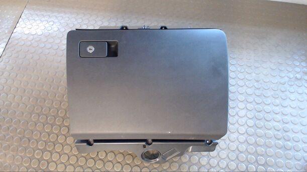 Foto: HANDSCHUHFACH eines VW Passat Variant 2.0 TDI