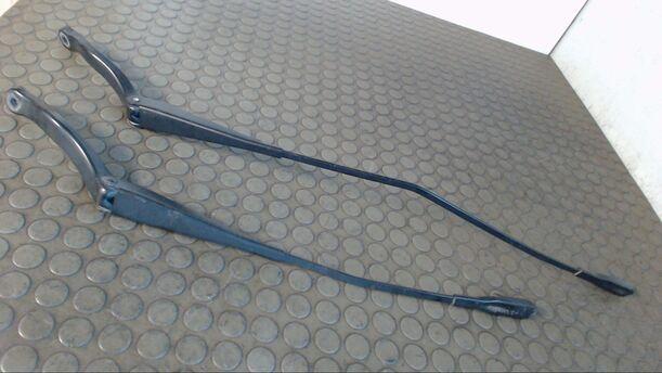 Foto: SCHEIBENWISCHERARME VORN eines Opel Corsa 1.3 CDTI DPF