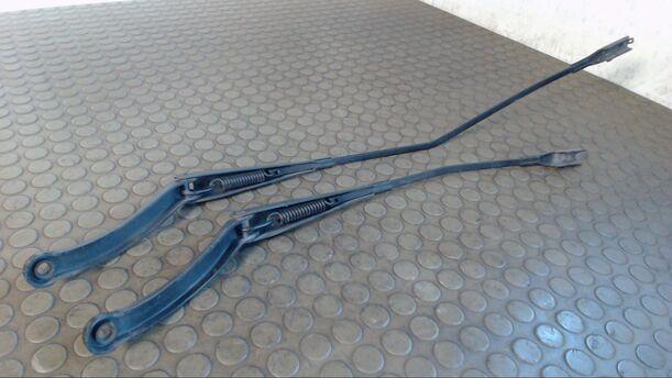 Foto: SCHEIBENWISCHERARME VORN eines Opel Corsa 1.3 CDTI DPF