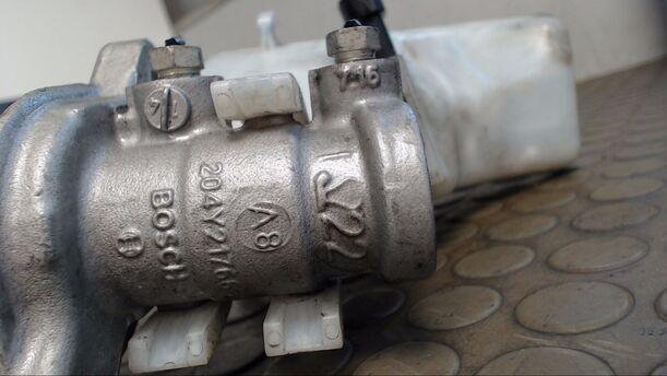 Foto: HAUPTBREMSZYLINDER eines Opel Corsa 1.3 CDTI DPF