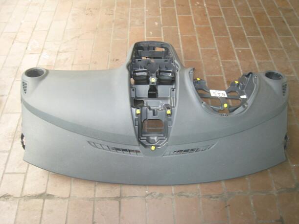 Foto: ARMATURENBRETT eines Opel Corsa 1.3 CDTI DPF