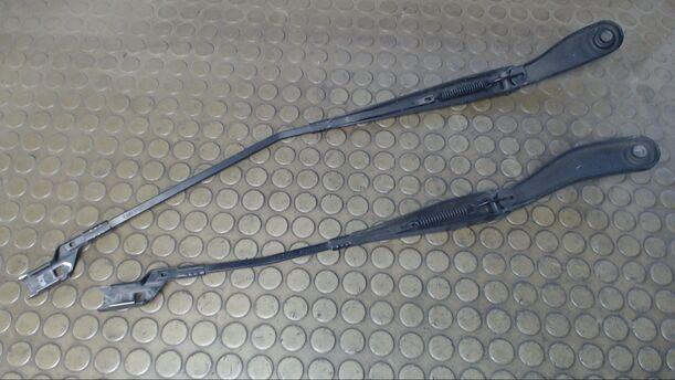 Foto: SCHEIBENWISCHERARME VORN eines Volvo V50 1.6D DPF
