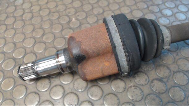 Foto: ANTRIEBSWELLE LINKS eines Volvo V50 1.6D DPF Style