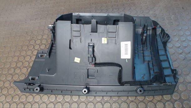 Foto: HANDSCHUHFACH eines Volvo V50 1.6D DPF Sport