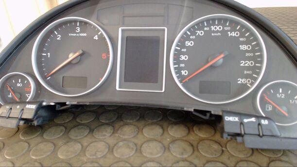 Foto: TACHOEINHEIT eines Audi A4 1.9 TDI