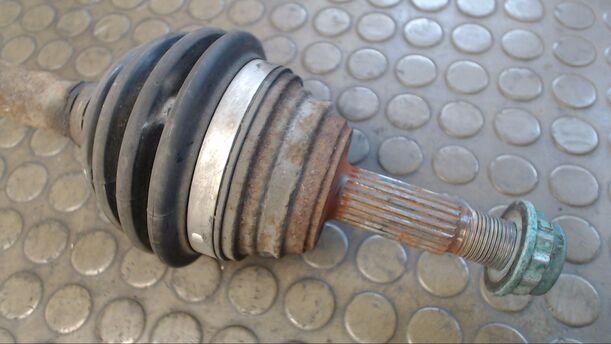 Foto: ANTRIEBSWELLE LINKS (6N2-Automatik) eines VW Polo Style