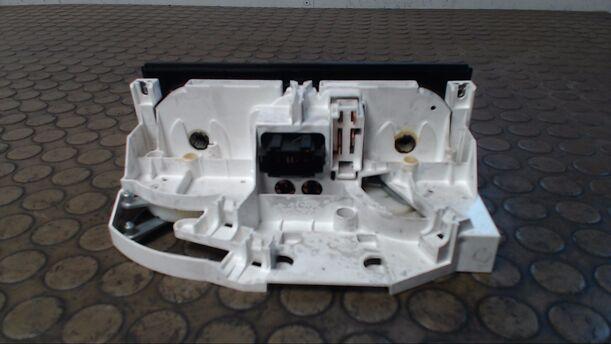Foto: HEIZUNGSBETÄTIGUNG eines VW Polo