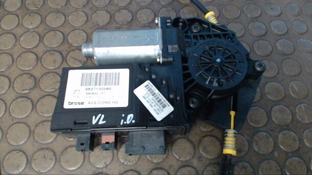 Foto: FENSTERHEBER VORNE LINKS eines Peugeot 307 135