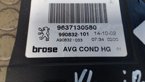 Foto: FENSTERHEBER VORNE LINKS eines Peugeot 307 135