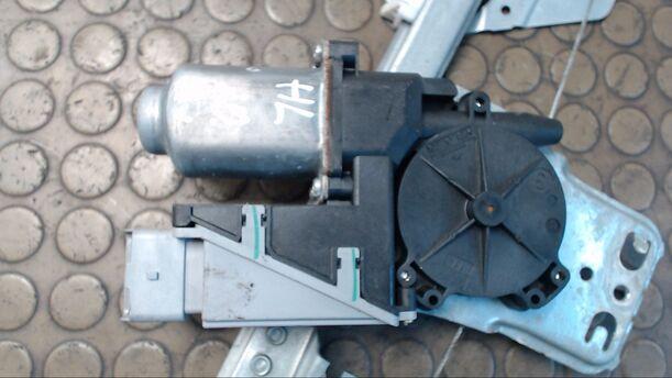 Foto: FENSTERHEBER HINTEN LINKS eines Peugeot 307 135