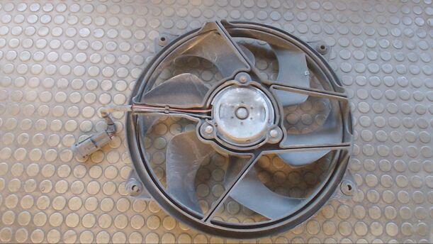 Foto: ELEKTROLÜFTER eines Peugeot 307 135