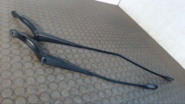 Foto: SCHEIBENWISCHERARME VORN eines Opel Corsa 1.2 16V