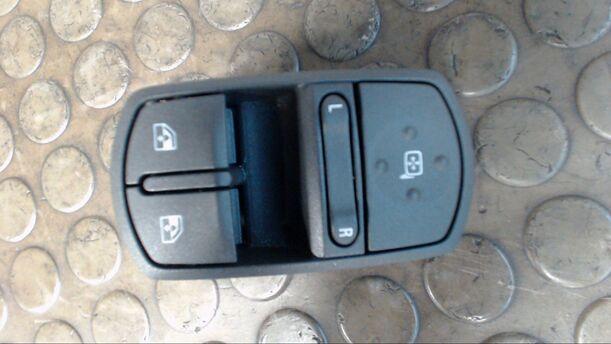 Foto: FENSTERHEBERSCHALTER eines Opel Corsa 1.2 16V