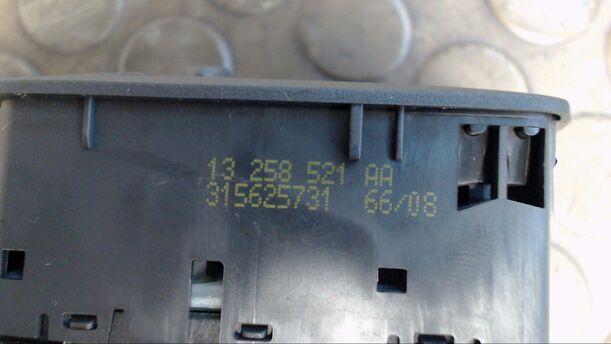 Foto: FENSTERHEBERSCHALTER eines Opel Corsa 1.2 16V