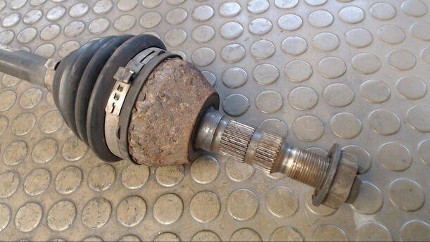 Foto: ANTRIEBSWELLE RECHTS eines Opel Zafira 1.6 Style