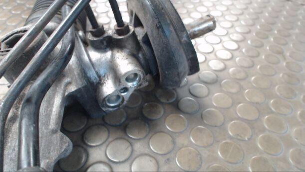 Foto: SERVOLENKUNG eines Peugeot 206 90