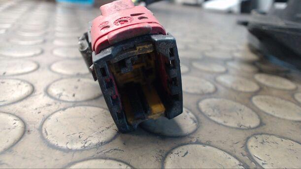 Foto: ELEKTROLÜFTER eines Peugeot 206 90