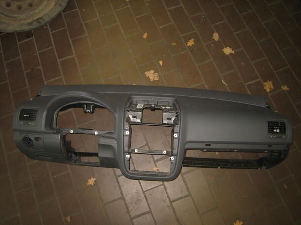 Foto: ARMATURENBRETT eines VW Golf 1.9 TDI CD