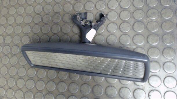 Foto: INNENSPIEGEL AUTOMATISCH ABBLENDEND eines VW Golf 1.9 TDI