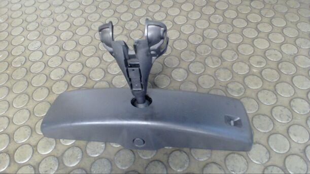 Foto: INNENSPIEGEL AUTOMATISCH ABBLENDEND eines VW Golf 1.9 TDI