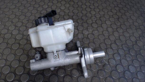 Foto: HAUPTBREMSZYLINDER eines VW Golf 1.9 TDI