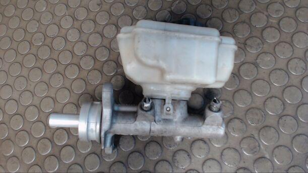 Foto: HAUPTBREMSZYLINDER eines VW Golf 1.9 TDI
