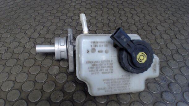 Foto: HAUPTBREMSZYLINDER eines VW Golf 1.9 TDI