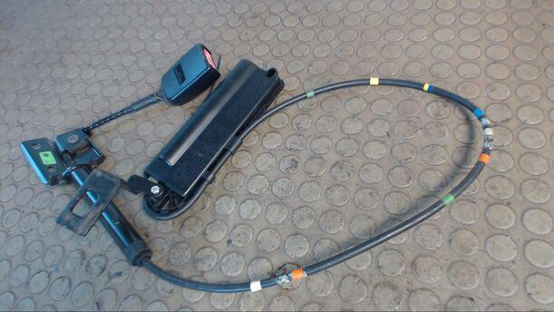 Foto: GURTSTRAFFER VORN RECHTS eines Ford Scorpio Turnier