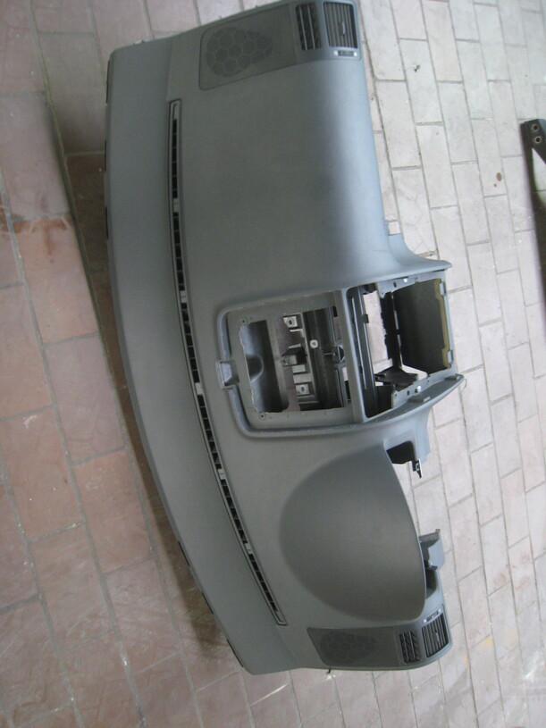 Foto: ARMATURENTAFEL eines VW Touran 1.9 TDI