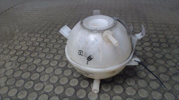 Foto: AUSGLEICHSBEHÄLTER eines VW Touran 1.9 TDI