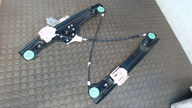Foto: FENSTERHEBER ELEKTRISCH VORN LINKS (475-TÜRER9 eines BMW 320d