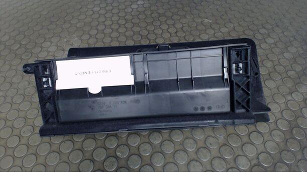 Foto: HANDSCHUHFACH eines BMW 320d