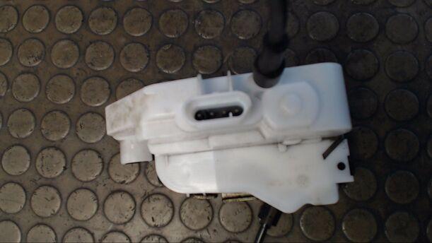 Foto: SCHLOSS VORNE RECHTS eines Renault Scenic 1.6 16V