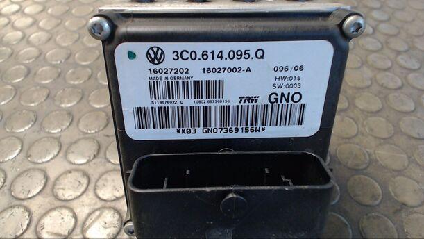 Foto: HAUPTBREMSAGGREGAT ABS eines VW Passat Variant 2.0 TDI